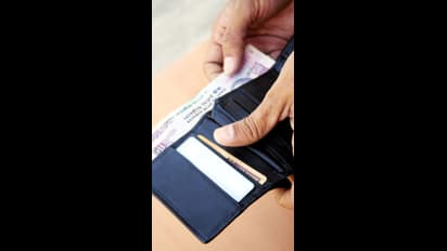 ದುಡ್ಡು ಕೊಡದೇ ಬೇರೆಯವರಿಂದ ಈ ವಸ್ತು ಪಡೆದರೆ ಸಕತ್ತೂ ಲಾಸ್ ಆಗುತ್ತೆ!