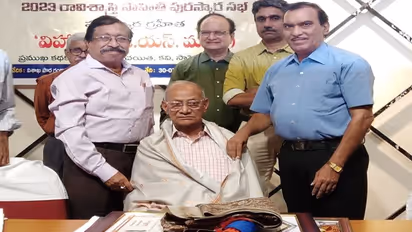 కవి, రచయిత విహారిని వరించిన రావిశాస్త్రి సాహితీ పురస్కారం