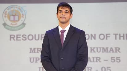 This IITian left his MNC job to become an IAS officer