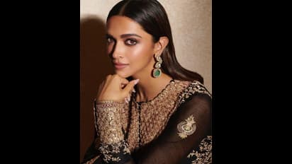 బికినీ ఫొటో షేర్ చేసిన దీపికా పదుకొణె.. ‘వార్నింగ్’ అంటూ భర్త రన్వీర్ సింగ్ కామెంట్!