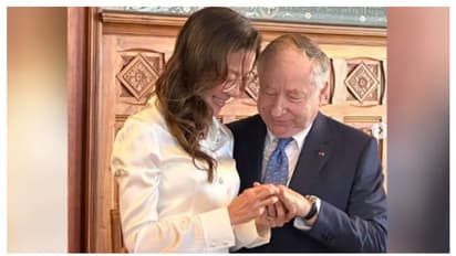 വിവാഹാഭ്യാർഥന നടത്തി കാത്തിരുന്നത് 7000 ദിവസങ്ങൾ; ഒടുവിൽ വിവാഹിതരായി നടിയും വ്യവസായിയും..