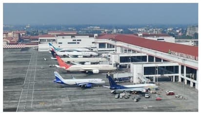 ബാ​ഗിൽ ബോംബെന്ന് യുവതി, വീണ്ടും പരിശോധന; നെടുമ്പാശേരിയിൽ വിമാനം പുറപ്പെടാൻ വൈകി