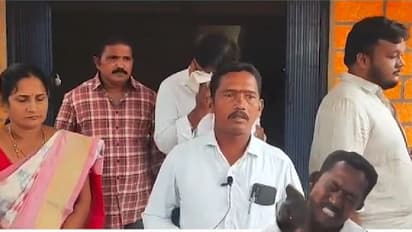 ಇಷ್ಟೊಂದು ಪ್ರಾಮಾಣಿಕತೆ..! ಚಪ್ಪಲಿಯಿಂದ ತನ್ನನ್ನು ತಾನೇ ದಂಡಿಸಿಕೊಂಡ ಕಾರ್ಪೋರೇಟರ್