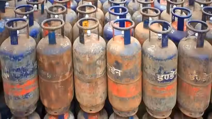 വാണിജ്യ ആവശ്യങ്ങൾക്കുള്ള പാചക വാതക വിലയിൽ കുറവ്; 19 കിലോ സിലിണ്ടറിന് കുറഞ്ഞത് 31 രൂപ, പുതുക്കിയ വില 1,655 രൂപ