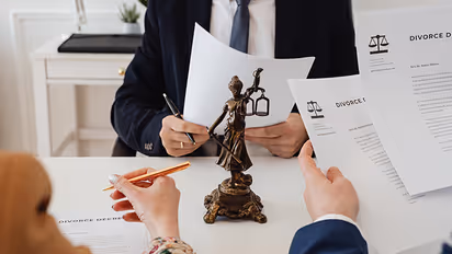 ಇಂತಹ ಸಿಲ್ಲಿ ಕಾರಣಕ್ಕೂ ವಿಚ್ಚೇದನ ಆಗುತ್ತೆ ನೋಡಿ: ಲಾಯರ್  ಕೊಟ್ಟ ಕಾರಣಗಳ ಲಿಸ್ಟ್ ನೋಡಿ ಬೆಚ್ಚಿದ ಅವಿವಾಹಿತರು