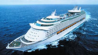 சிங்கப்பூர் to பினாங்.. சொகுசு கப்பலில் சுற்றுலா.. நடுக்கடலில் மாயமான இந்திய பெண்மணி - தவிக்கும் குடும்பம்!