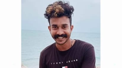 വിദഗ്ധ ചികിത്സക്ക് കൊണ്ടുപോകുന്നതിനിടെ വാഹനത്തില് നിന്നിറങ്ങി കായലിൽ ചാടി; യുവാവിന്റെ മൃതദേഹം കണ്ടെടുത്തു