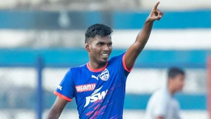 ஆசிய விளையாட்டு போட்டிகள்.. அறிவிக்கப்பட்ட இந்திய கால்பந்தாட்ட அணி - களமிறங்கும் தமிழக வீரர் சிவசக்தி!