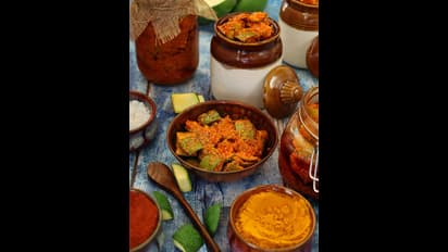 ಉಪ್ಪಿನಕಾಯಿ ನೋಡಿದ್ರೆ ಬಾಯಲ್ಲಿ ನೀರೂರುತ್ತಾ…ಈ ಅಭ್ಯಾಸ ನಿಮ್ಮನ್ನ ಆಸ್ಪತ್ರೆಗೂ ಸೇರಿಸಬಹುದು!