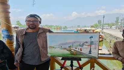 Kashmir life: కాన్వాస్ లపై కాశ్మీర్ జీవితాన్ని చిత్రించిన విజయ్ బిశ్వాల్.. !