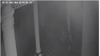 നടി മാളവികയുടെ വീട്ടിൽ രാത്രി കയറിയതാര്? സിസിടിവി ദൃശ്യങ്ങളിൽ കണ്ടതാരെ? പ്രതിയെ തേടി പൊലീസ്