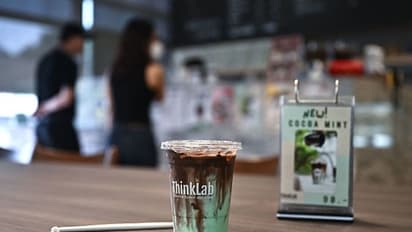 'സുഹൃത്തിനെ വഞ്ചിക്കുന്ന പാനീയം'; തായ് രാഷ്ട്രീയ ചര്‍ച്ച പരാജയം, പിന്നാലെ വൈറലായി ചോക്ലേറ്റ് പുതിന പാനീയം !