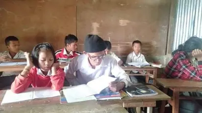 78-year-old walks 3 kilometres to attend his school classes