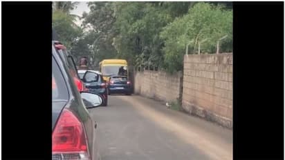 'ബാക്കിയുള്ളവരൊക്കെ പിന്നെ മണ്ടന്മാരാണല്ലോ'? 'മിടുക്കൻ' ഡ്രൈവർക്ക് 'പണി'യായി, വിടാതെ എംവിഡിയും