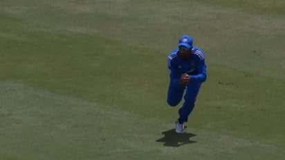 ఎంట్రీ మ్యాచ్లో తిలక్ వర్మ స్టన్నింగ్ క్యాచ్... ఒకే ఓవర్లో 2 వికెట్లు తీసిన యజ్వేంద్ర చాహాల్..