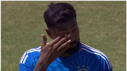 ഈറനണിഞ്ഞു, കണ്ണ് തുടച്ചു! ഇന്ത്യയുടെ ദേശീയഗാനത്തിനിടെ വികാരനിര്ഭരനായി ഹാര്ദിക് പാണ്ഡ്യ