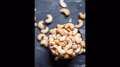 போலியான முந்திரிப் பருப்பை கண்டுபிடிக்க 'இப்படி' பண்ணா போதும்!!