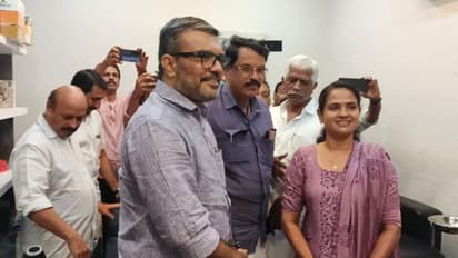 ഷീല സണ്ണിയുടെ ബ്യൂട്ടി പാർലർ സന്ദർശിച്ച് മന്ത്രി; 'എക്സൈസ് വകുപ്പിനെ ദുരുപയോഗം ചെയ്യാൻ ആരെയും അനുവദിക്കില്ല'