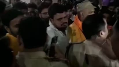 ആര്‍എസ്എസ് ഓഫീസിന്റെ ചുവരില്‍ മൂത്രമൊഴിച്ചു, തല്ലിതകര്‍ത്തു; മൂന്നു പേര്‍ അറസ്റ്റില്‍