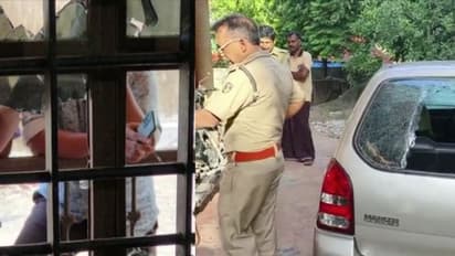 എബിവിപി പ്രവർത്തകർക്ക് മകൾ പിരിവ് നൽകിയില്ല, ഒപ്പം പോയില്ല: റിട്ട എസ്ഐയുടെ വീട്ടിലേക്ക് ഇരച്ചെത്തി ഗുണ്ടകൾ