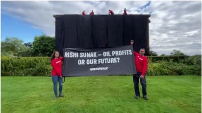 ബ്രിട്ടീഷ് പ്രധാനമന്ത്രി റിഷി സുനക്കിന്റെ ബംഗ്ലാവ് കറുത്ത തുണികൊണ്ട് മൂടി പ്രതിഷേധക്കാർ