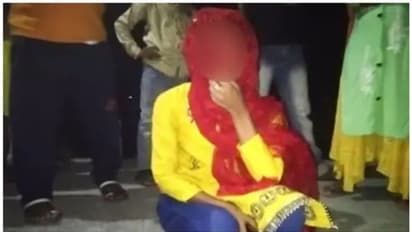 മറ്റൊരാളെ വിവാഹം ചെയ്ത കാമുകന്റെ വീടിന് മുന്നിൽ മുന് കാമുകിയുടെ കുത്തിയിരിപ്പ് സമരം !