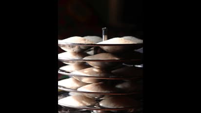 இட்லி ஸ்டாண்டை சுத்தம் செய்ய சிரமப்படுறீங்களா? அப்ப இந்த சிம்பிள் டிப்ஸ்களை ட்ரை பண்ணுங்க!