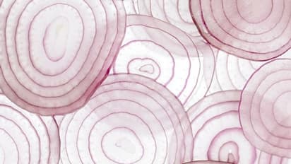Here are 5 surprising benefits of Onion Oil in preventing Hair Loss