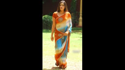 "చంపేస్తాం.." : లోక్ సభ మహిళ ఎంపీకి బెదిరింపులు కాల్స్.. రాష్ట్రంలో భయాందోళనలు