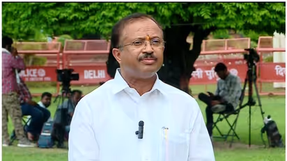 'ഒന്നരക്കോടിയുടെ ബസും ജനങ്ങളെ തല്ലാൻ ഗൂണ്ടകളും ബിജെപിക്ക് വേണ്ട', ജനങ്ങൾക്ക് നൽകിയ വാക്ക് പാലിച്ചാണ് വരുന്നത്'