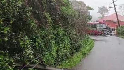 ಕೊಡಗಿನಲ್ಲಿ ಮಳೆಗೆ ಮುರಿದು ಬಿದ್ದ 1638 ವಿದ್ಯುತ್ ಕಂಬಗಳು: 2 ಕೋಟಿ ನಷ್ಟ!