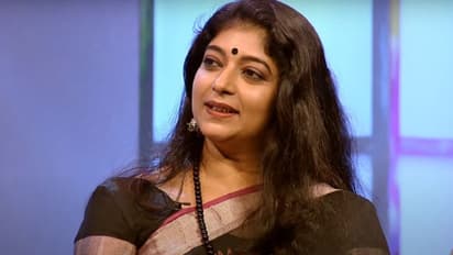 சாமியாருக்கு அடிமையாகி, பெண் சாமியாராகவே மாறிவிட்டார் நடிகர் சித்தாரா?.. பயில்வான் கூறிய பகீர் தகவல்!