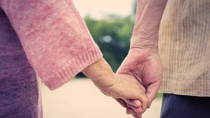 ಅಜ್ಜಂಗೆ 100, ಅಜ್ಜಿಗೆ 90: ಪ್ರೀತಿ ಆಚರಿಸಲು ಈ ಜನ್ಮ ಸಾಕಾಗಿಲ್ಲ ಅಂತಾರೆ ಈ ಹಿರಿಯರು!