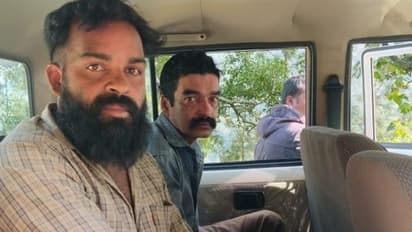 ബോഡിമെട്ടിലെ കാട്ടിൽ നിന്ന് ഉഗ്രശബ്ദം, ഉദ്യോഗസ്ഥർ പരിശോധനക്ക് ചെന്നപ്പോൾ ഇടിക്കാനാഞ്ഞ് വാഹനം, രണ്ടുപേർ പിടിയിൽ