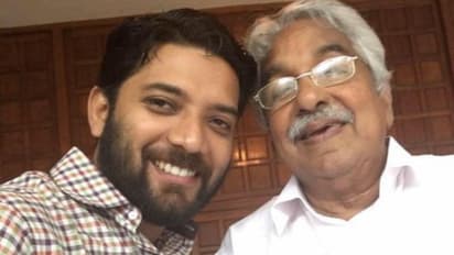 '53 വര്ഷത്തില് ഉമ്മന്ചാണ്ടിയുടെ സാന്നിധ്യമില്ലാത്ത നിയമസഭ'; ഓര്മ്മകള് പങ്കുവച്ച് ഷാഫി പറമ്പില്