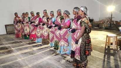 ಕೆಲಸವಿಲ್ಲದ ಮಹಿಳೆಯರಿಗೆ ಬದುಕು ಕಟ್ಟಿಕೊಟ್ಟ ಶೇಂಗಾ ಚಿಕ್ಕಿ