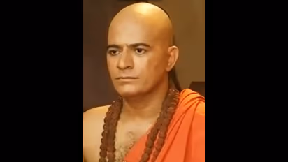 ನಗ್ ನಗ್ತಾನೇ ಮನೆ ನಾಶ ಮಾಡೋ ಇಂಥ ಮಹಿಳೆಯರ ಬಗ್ಗೆ ಹುಷಾರು ಅಂತಾನೆ ಚಾಣಕ್ಯ