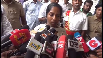 பட்டாசு கிடங்கில் அதிகாரிகள் ஆய்வின் போது வெடி விபத்து; 3 பேர் படுகாயம்