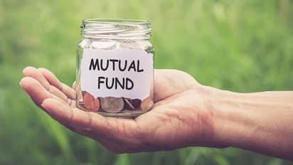 Mutual Fund Scheme: टॉप 10 स्कीम में कर सकते हैं निवेश