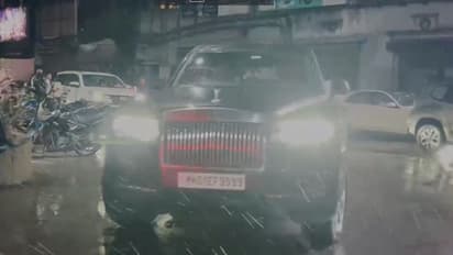 10 ಕೋಟಿ ರೂ ಕಾರಿನ ಬದಲು ಟೋಯೋಟಾ ಕ್ರ್ಯಾಮಿ ಹತ್ತಿದ ಇಶಾ ಅಂಬಾನಿ-ಪಿರಾಮಲ್!