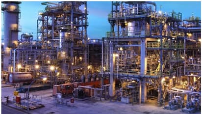 വമ്പൻ മുന്നേറ്റത്തിന് കേരളം; 40 മാസത്തിൽ പദ്ധതി പൂർത്തിയാകും, പെട്രോകെമിക്കൽ വ്യവസായങ്ങളുടെ ഹബ്ബാകും: മന്ത്രി