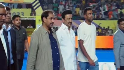 இந்தியா பாகிஸ்தான் போட்டிக்கு தமிழக முதல்வருடன் கெத்தா, கம்பீரமாக நடந்து வந்த ரவிச்சந்திரன் அஸ்வின்!