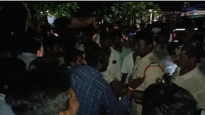 గుంటూరులో కరెంట్ కోతల ఎఫెక్ట్... కిలొమీటర్ల కొద్దీ భారీ ట్రాఫిక్ జామ్ (వీడియో)