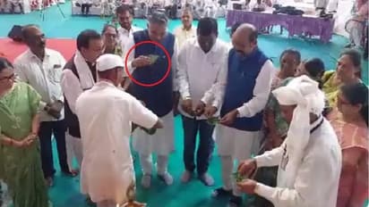 తీర్థం అనుకొని నాటు సారా తాగిన గుజరాత్ మంత్రి రాఘవ్ జీ పటేల్ .. వీడియో వైరల్..