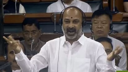 Telangana Election Result 2023 : ప్రారంభమైన కౌంటింగ్.. పోస్టల్ బ్యాలెట్ ఓట్ల లెక్కింపులో బండి సంజయ్ ముందంజ..