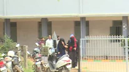 ಕಾಫಿನಾಡಲ್ಲಿ ಮತ್ತೆ ಹಿಜಾಬ್ ವಿವಾದ: ಬುರ್ಖಾ ಧರಿಸಿ ತರಗತಿಗಳಿಗೆ ಹೋದ ವಿದ್ಯಾರ್ಥಿನಿಯರು!