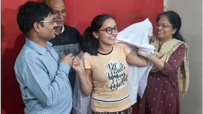 पिता टैक्सी ड्राइवर,आधा शरीर विकलांग, फिर भी 1st अटेम्प्ट में गोरखपुर की यशी ने क्वालीफाई किया NEET