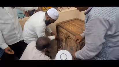 குடியாத்தத்தில் இரும்புப் பெட்டியில் புதையலா? அதிகாரிகள் எடுத்துச் சென்றதால் பரபரப்பு!!