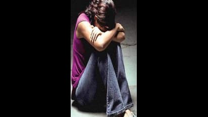 ప్రియుడిని పెళ్లి చేసుకోవాలని.. కూతురును వ్యాపారవేత్తకు అమ్మేసిన తల్లి.. కుమారుడిని కూడా..