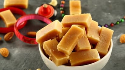 ಹತ್ತೇ ನಿಮಿಷ ಸಾಕು..ಮನೆಯಲ್ಲೇ ರೆಡಿ ಮಾಡಿ, ಘಮಘಮಿಸುವ ಮೈಸೂರ್ ಪಾಕ್‌ 